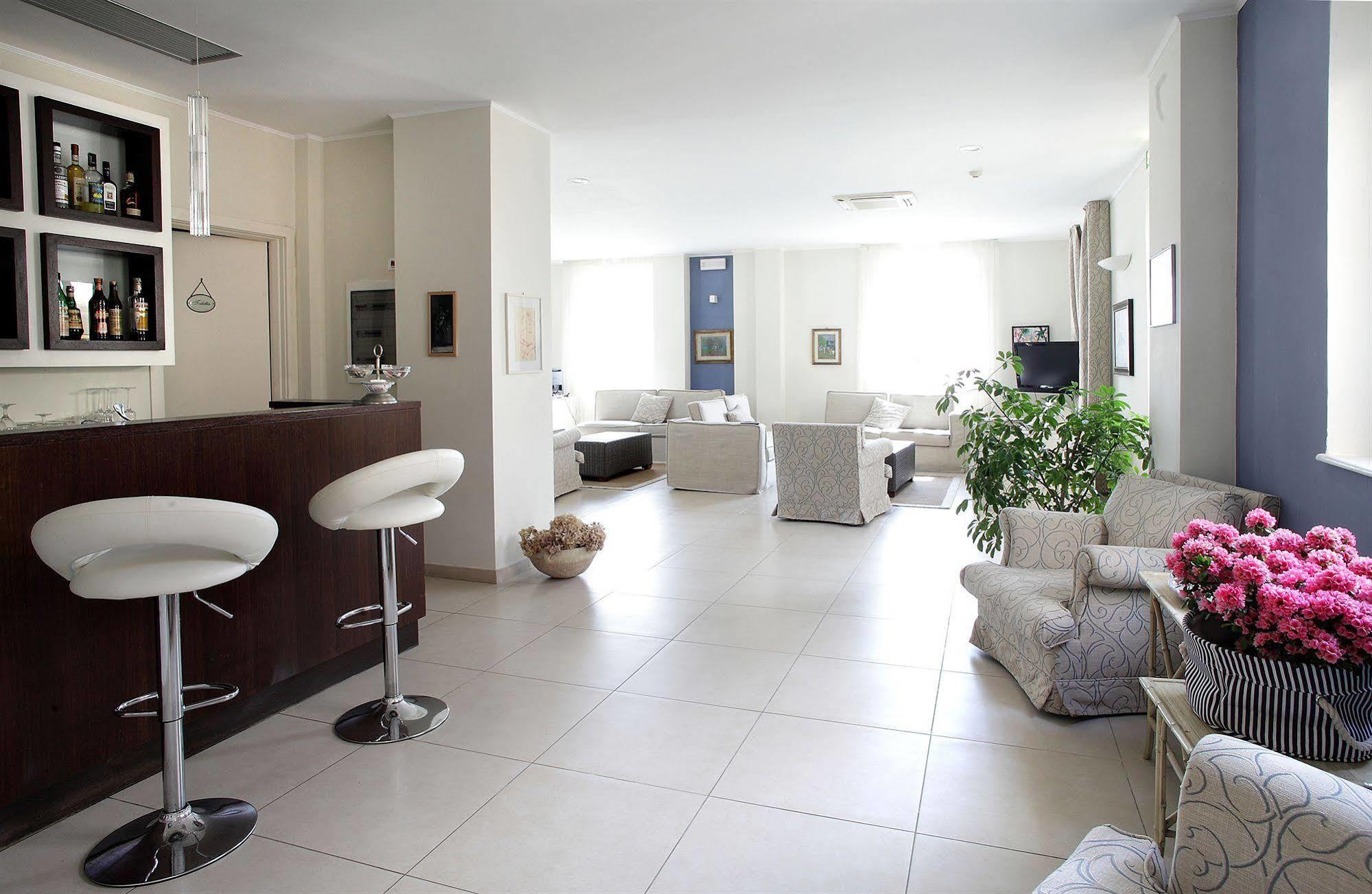 מרינה די פיאטרסנטה Arianna Hotel מראה חיצוני תמונה