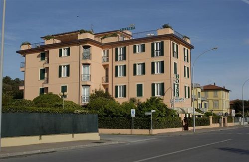מרינה די פיאטרסנטה Arianna Hotel מראה חיצוני תמונה
